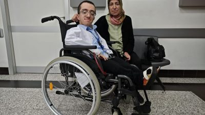 İntörn Doktor Hamza Mesut Ağır, çocukluk yıllarını geçirdiği hastane koridorlarında