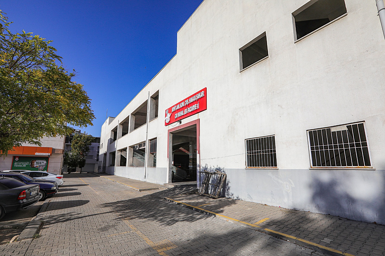 Bayraklı’nın çehresini değiştirecek yatırımlarına hız veren Bayraklı Belediyesinde Başkan Serdar