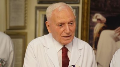 Prof. Dr. Mehmet Haberal ve ekibi, Başkent Üniversitesi Hastanesi’nde yalnızca