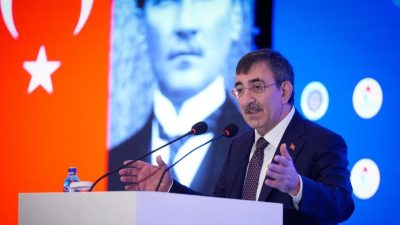 Cumhurbaşkanı Yardımcısı Cevdet Yılmaz, Türkiye’nin krizleri izleyen değil, diplomasiyi sahaya