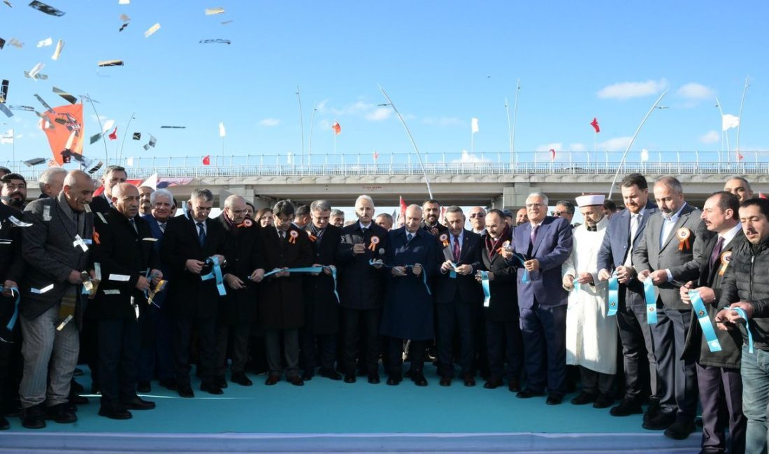 Van Çevre yolu açıldı... 2011 yılında yapımına başlanan kentin ulaşımdaki