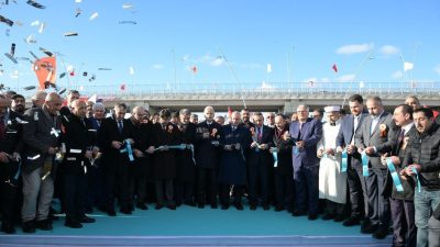 Van Çevre yolu açıldı... 2011 yılında yapımına başlanan kentin ulaşımdaki