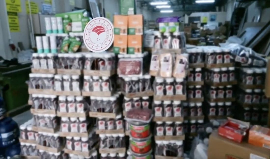 Tarım ve Orman Bakanı İbrahim Yumaklı, İzmir’de yapılan denetimde sağlıksız