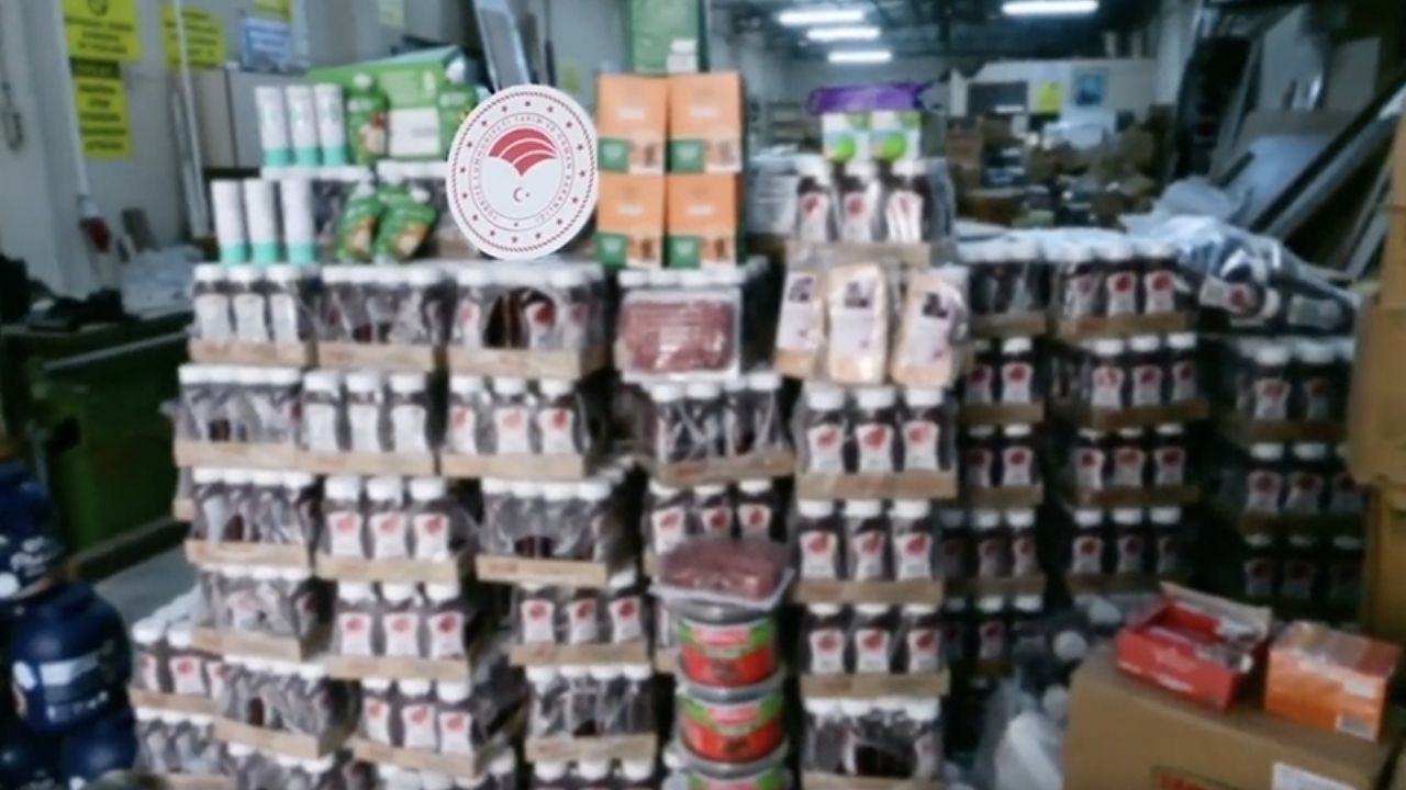 Tarım ve Orman Bakanı İbrahim Yumaklı, İzmir’de yapılan denetimde sağlıksız