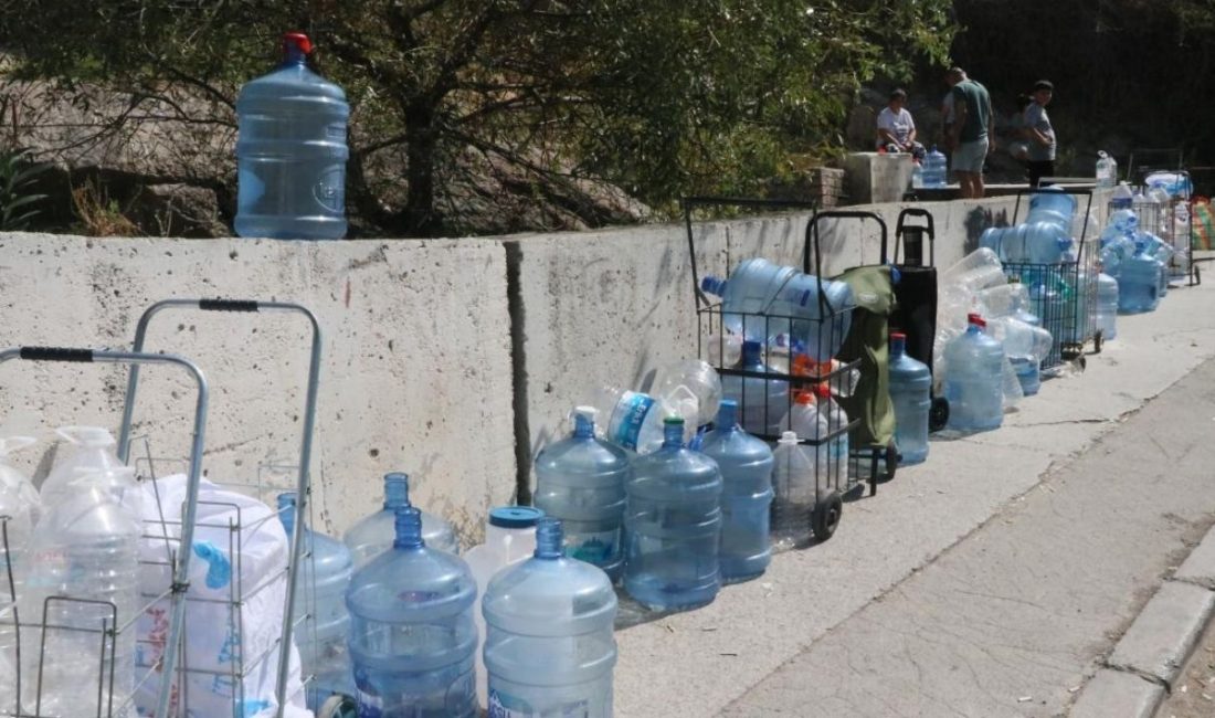 İzmir’in 13 ilçesinde, kuraklık ve barajlardaki düşük su seviyeleri nedeniyle