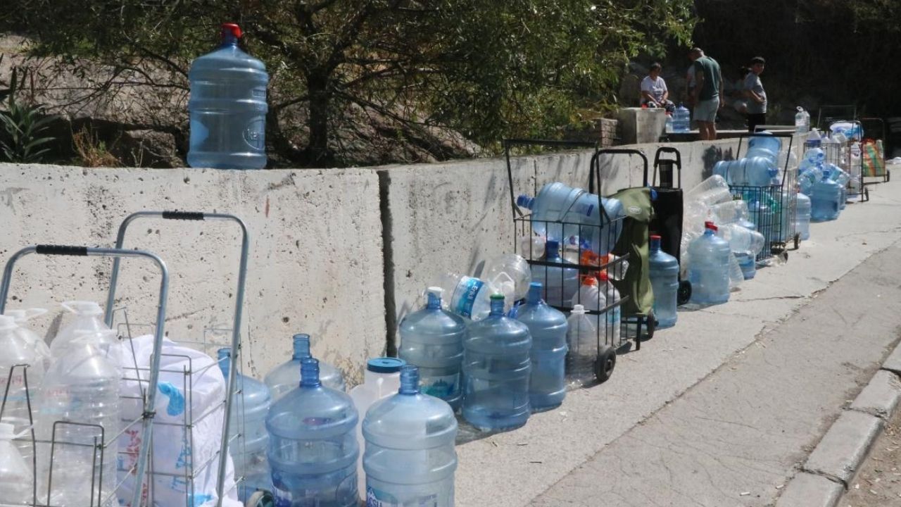 İzmir’in 13 ilçesinde, kuraklık ve barajlardaki düşük su seviyeleri nedeniyle