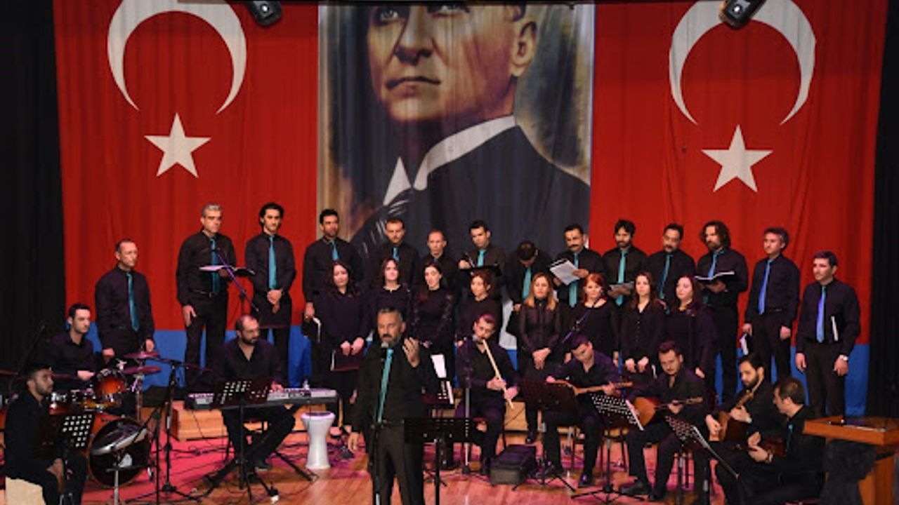 Kırıkkale Millî Eğitim Müdürlüğü tarafından düzenlenen Öğretmenler Korosu Türk Halk