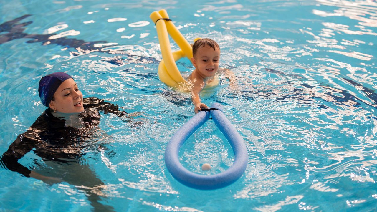 Milas Belediyesi'nden DMD hastası çocuklara havuz desteği