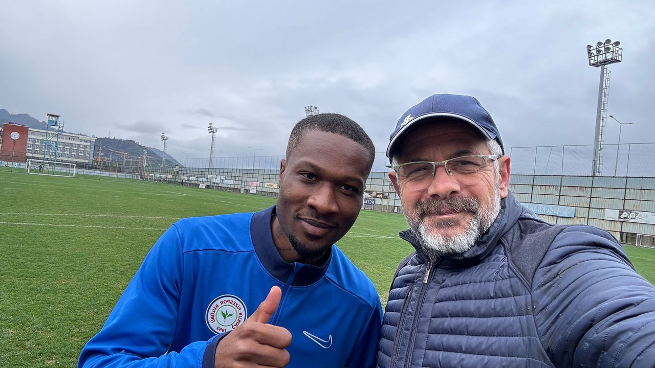 Çaykur Rizespor’un Angolalı sağ kanat oyuncusu Loido Augusto, basın mensuplarının