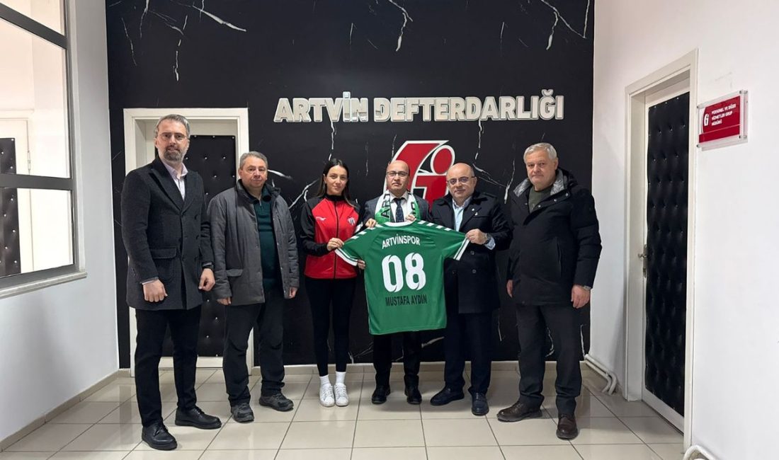 Artvin Spor Kulübü Başkanı İrfan Yıldırım ve yönetim kurulu üyeleri,